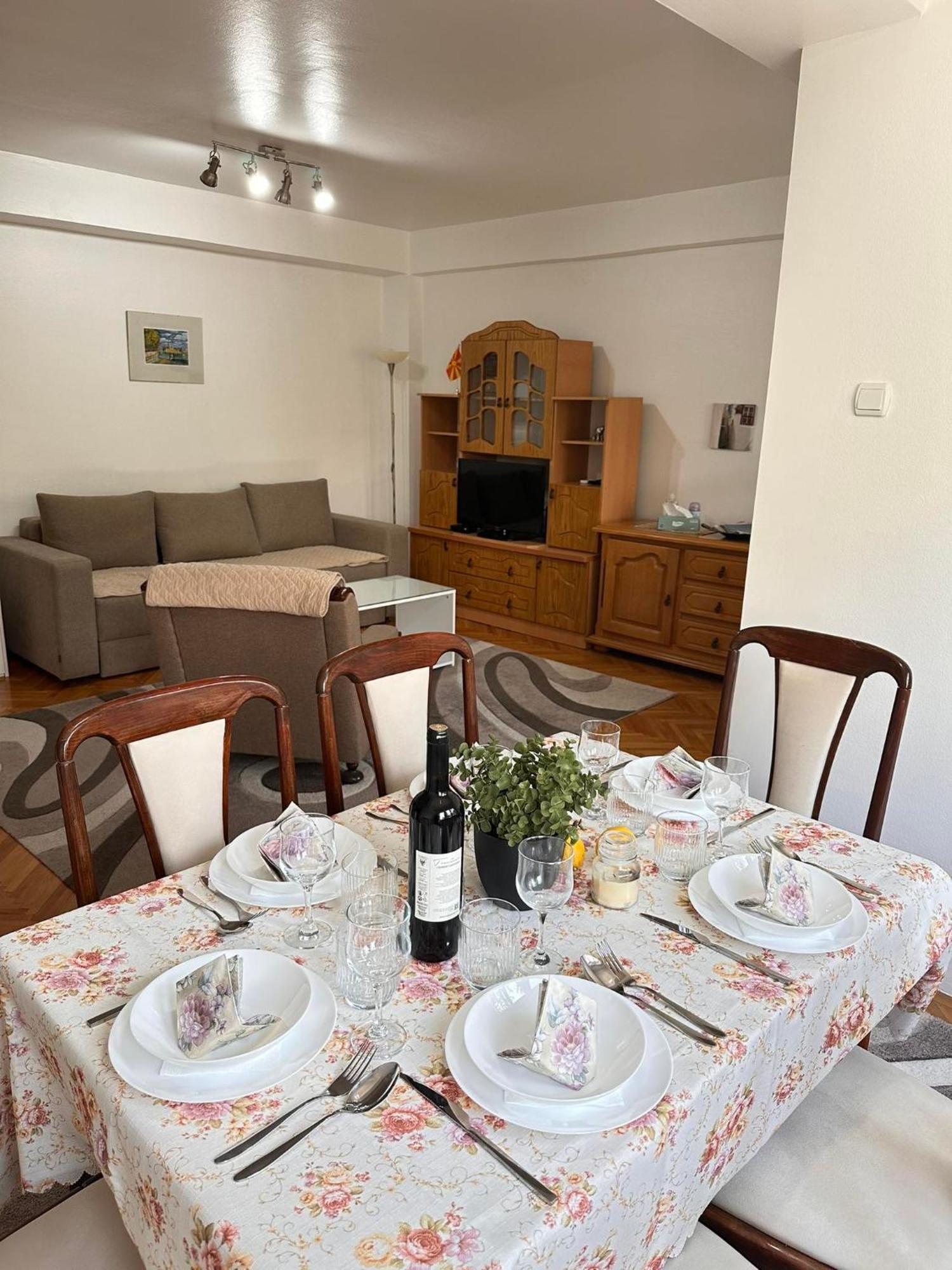 Viktor Apartment Kumanovo Eksteriør bilde