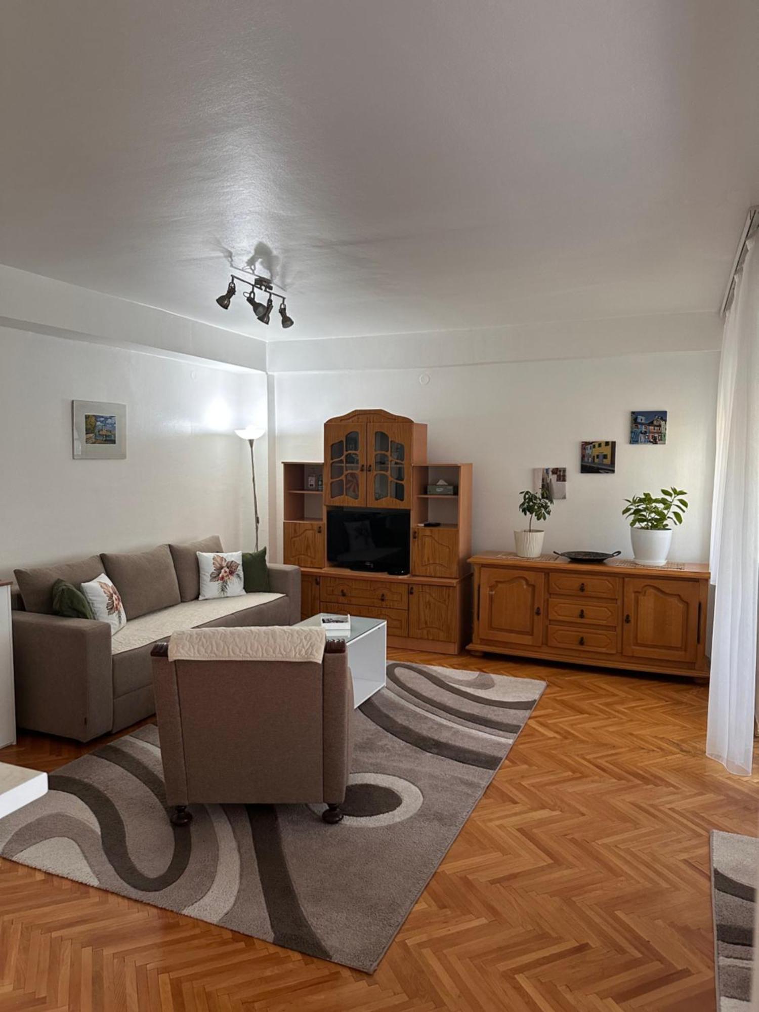 Viktor Apartment Kumanovo Eksteriør bilde